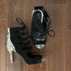 Black and snake skin heels size 7.5